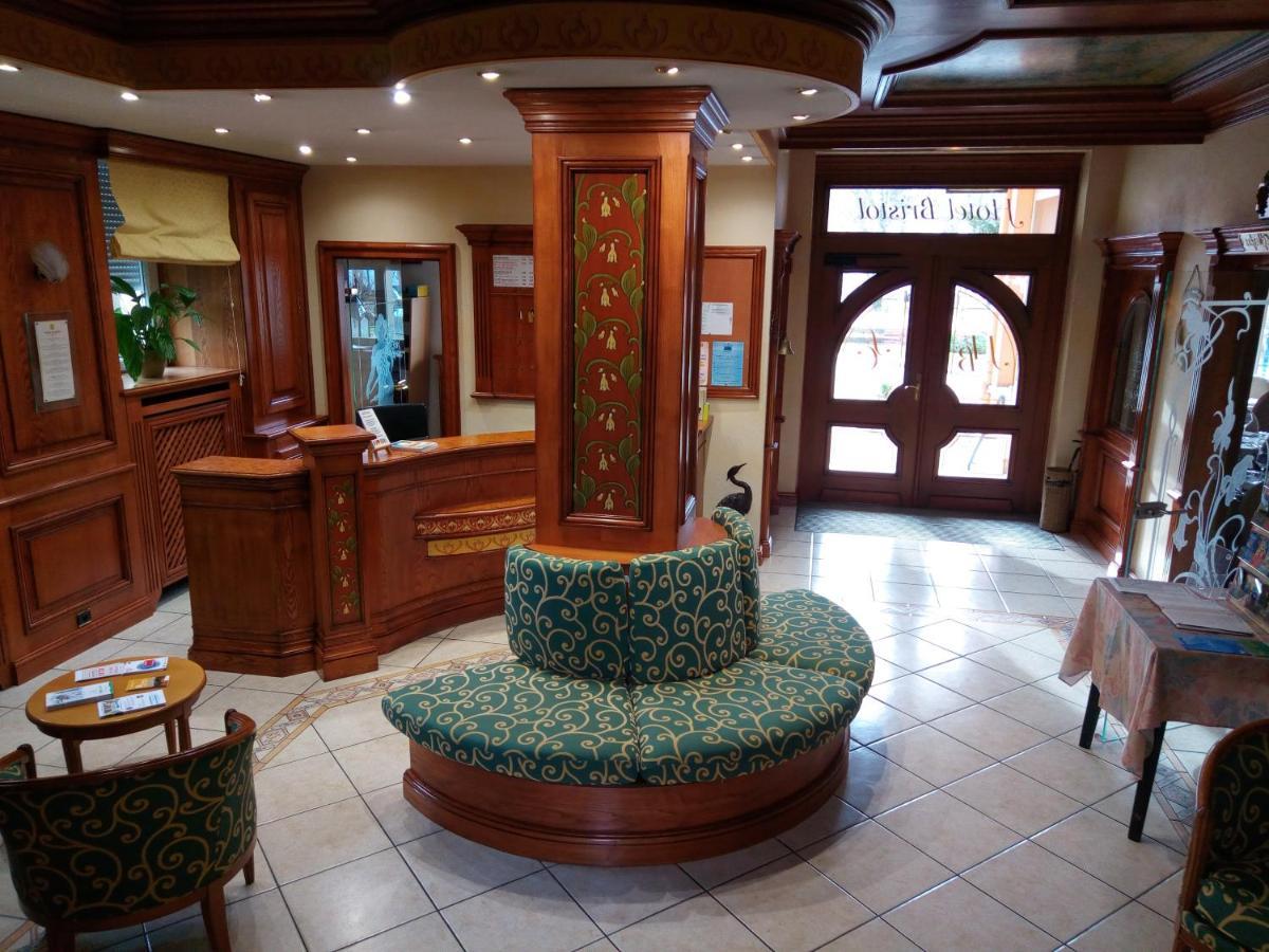 Hotel Restaurant Le Bristol Нідербронн-ле-Бен Екстер'єр фото