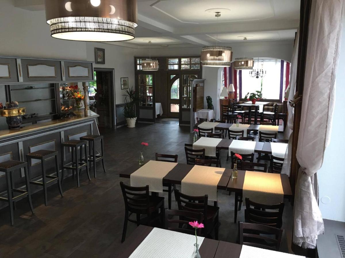 Hotel Restaurant Le Bristol Нідербронн-ле-Бен Екстер'єр фото